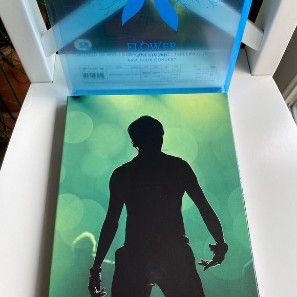 Flower 2015 Xia 3rd Asia Tour Concert DVD and Photobook - Picture 2 of 5